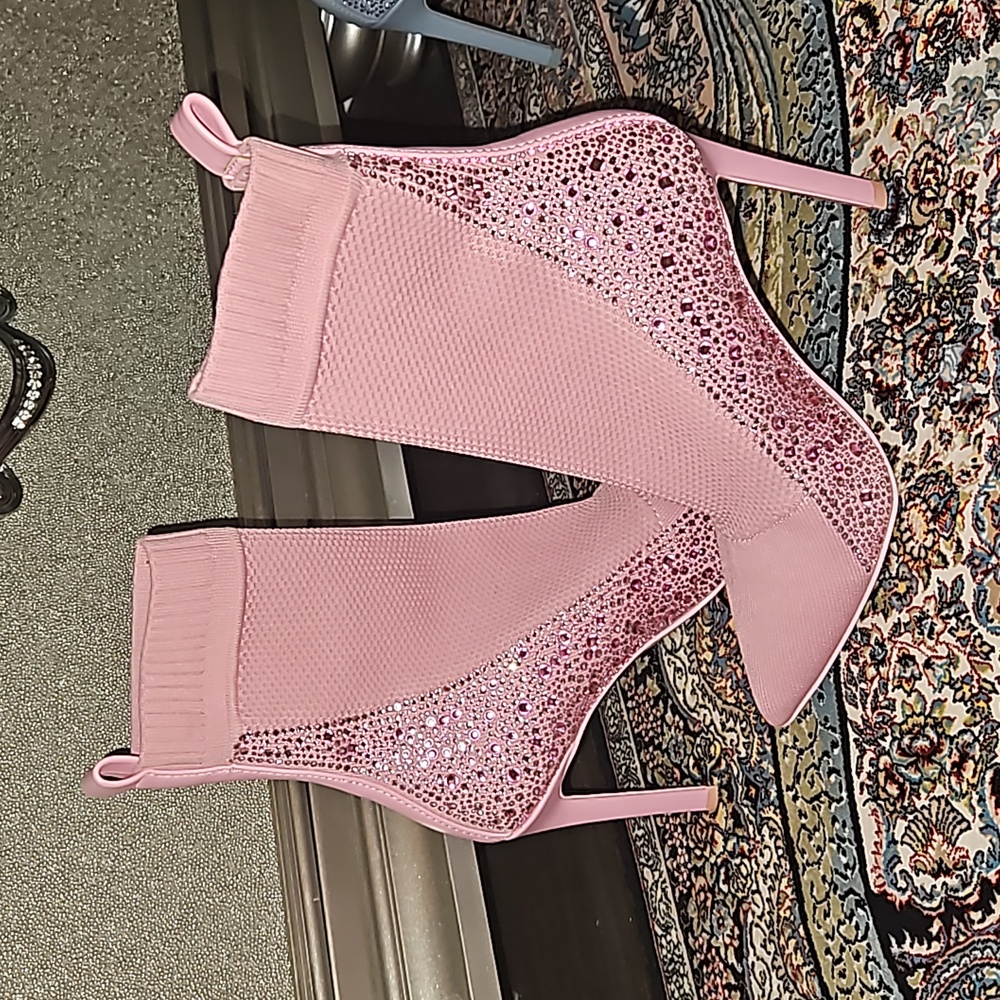 Steve Madden. 6.5 Pink rhinestone heel boots